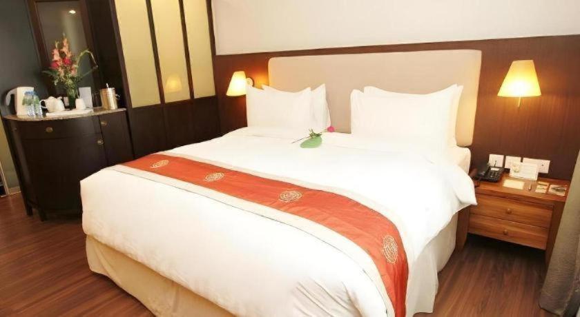 Plaza Sutera Biru Hotel Kuala Belait Exterior foto