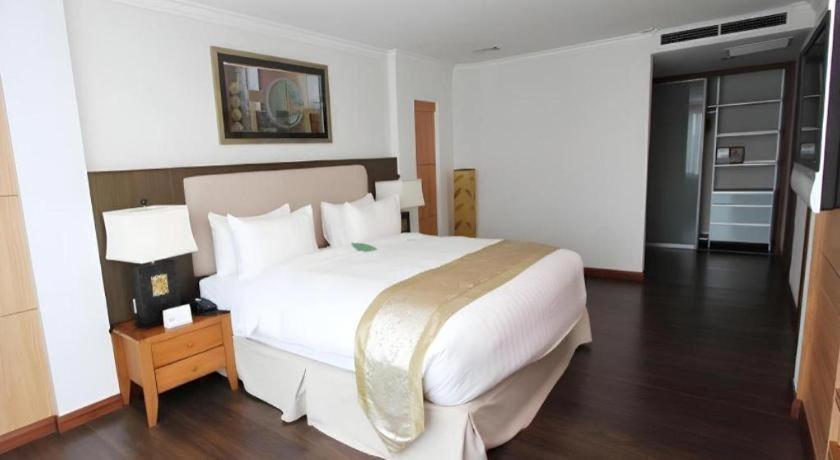 Plaza Sutera Biru Hotel Kuala Belait Exterior foto