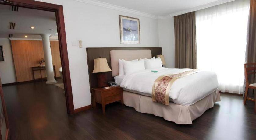Plaza Sutera Biru Hotel Kuala Belait Exterior foto